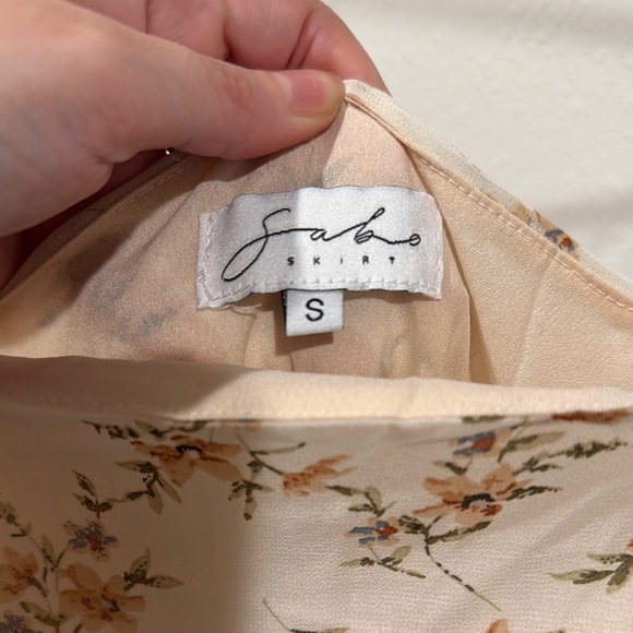 Floral Ruched Dress - Picture 7 of 7